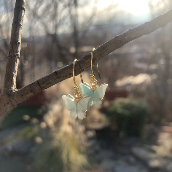 Handcrafted gold plated butterfly earrings - Picture 3 of 8